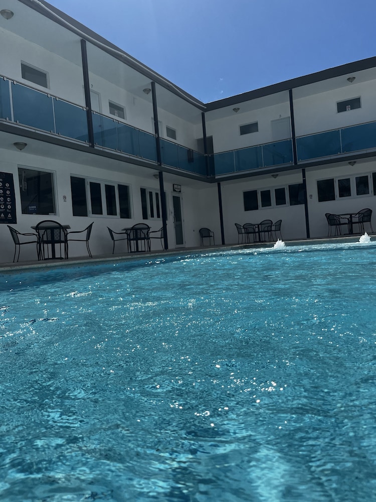 Douglas Highway Hotel 3/31