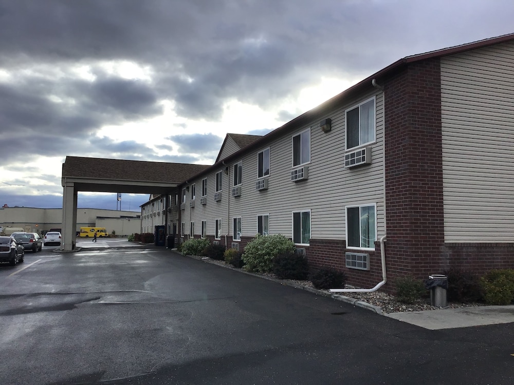 Super 8 By Wyndham Blackfoot 4/42