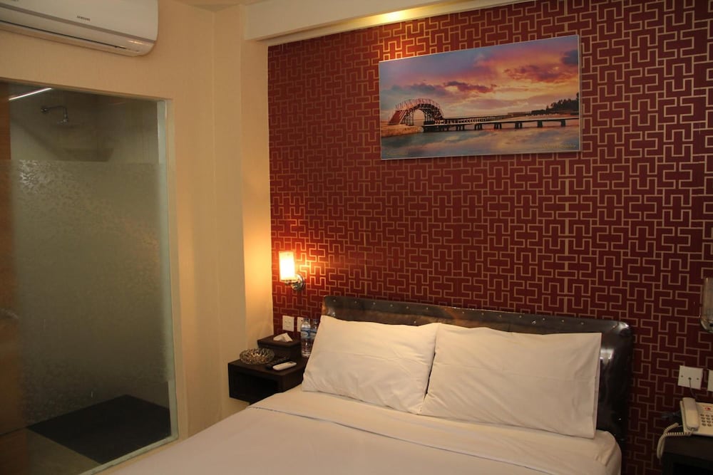 Antoni Hotel 18/35