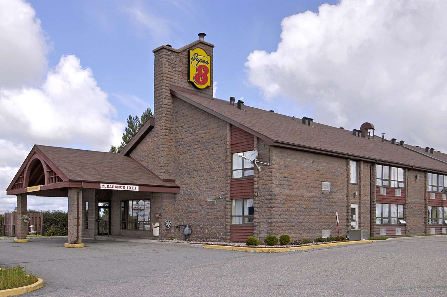 Super 8 by Wyndham Timmins ON 1/7