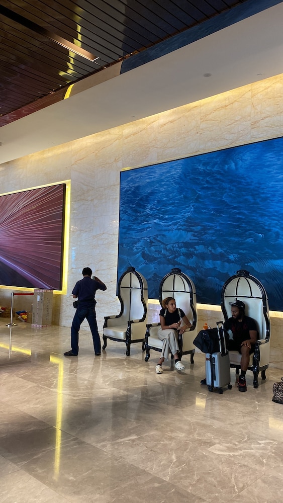 Platinum Service Suite at The Face 37/68