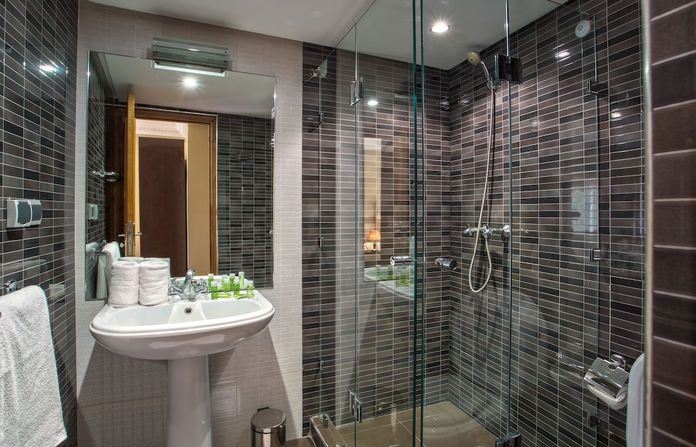 Yaad City Hotel 26/28