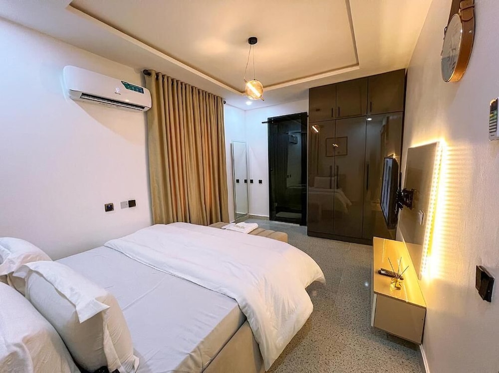 Adna Hotel 13/50