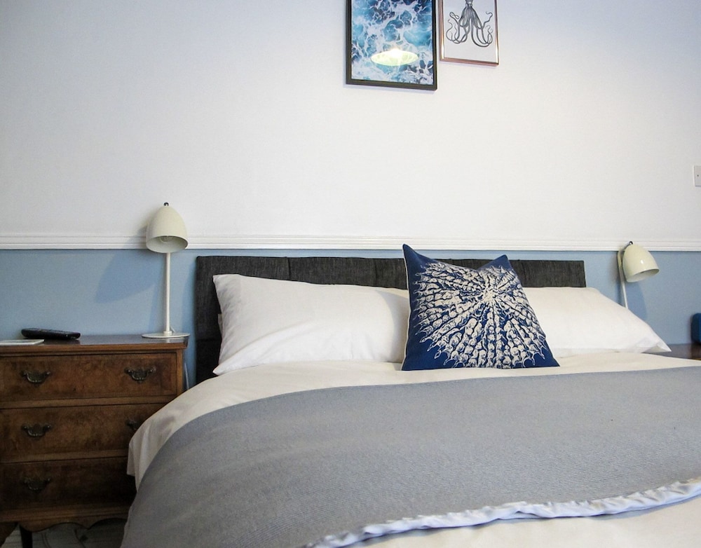 Melcombe Villa Guesthouse 7/24