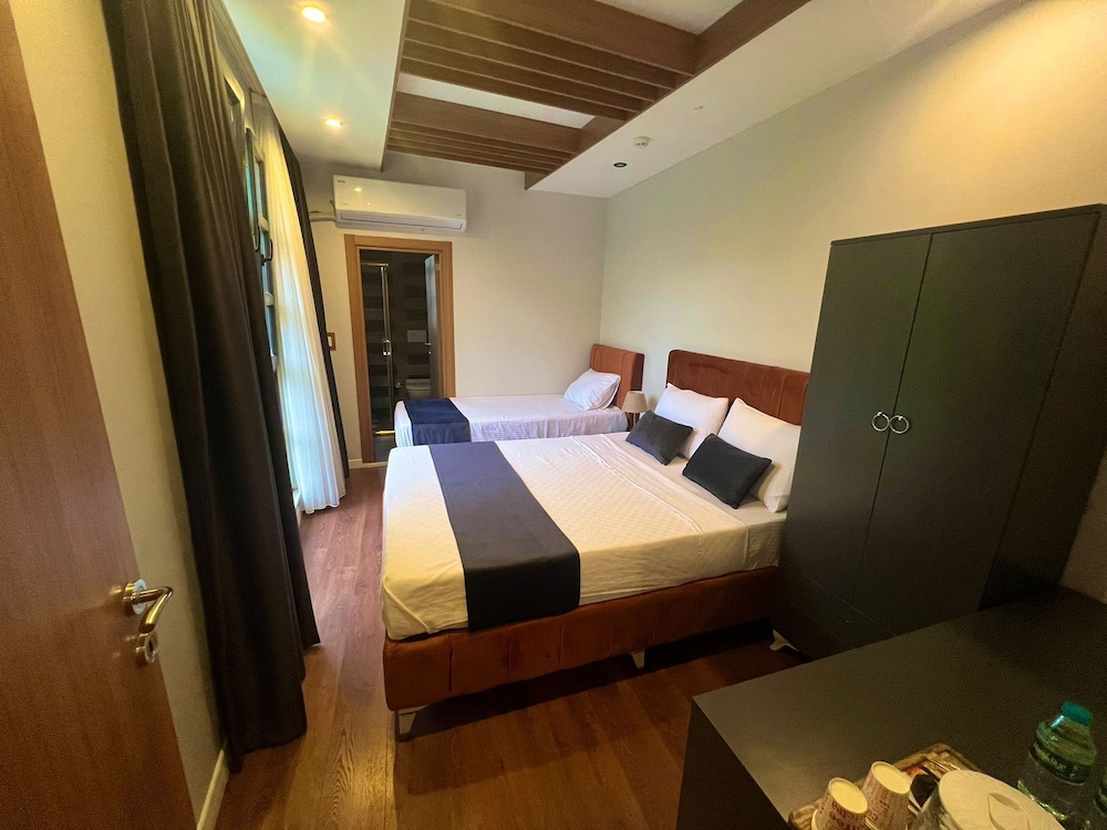 Beta Hotel 8/37