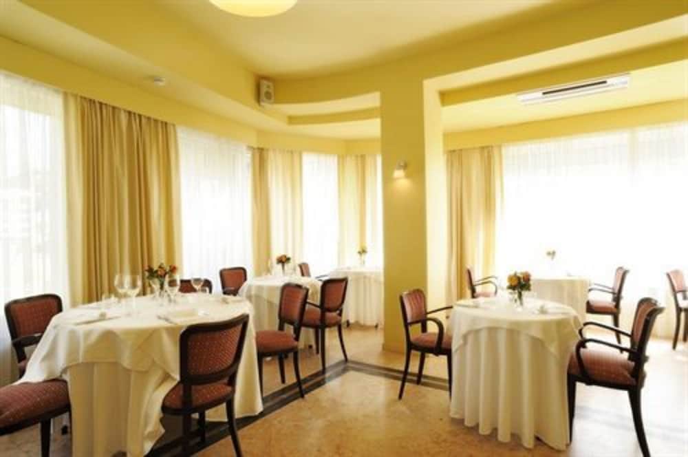Grand Hotel Mediterranee 54/64