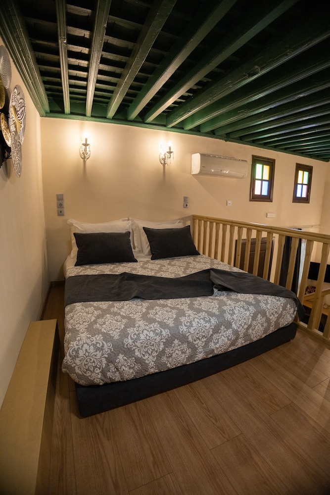 April Luxury Suites 31/50