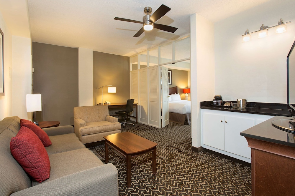 Doubletree Suites By Hilton Lexington 46/78