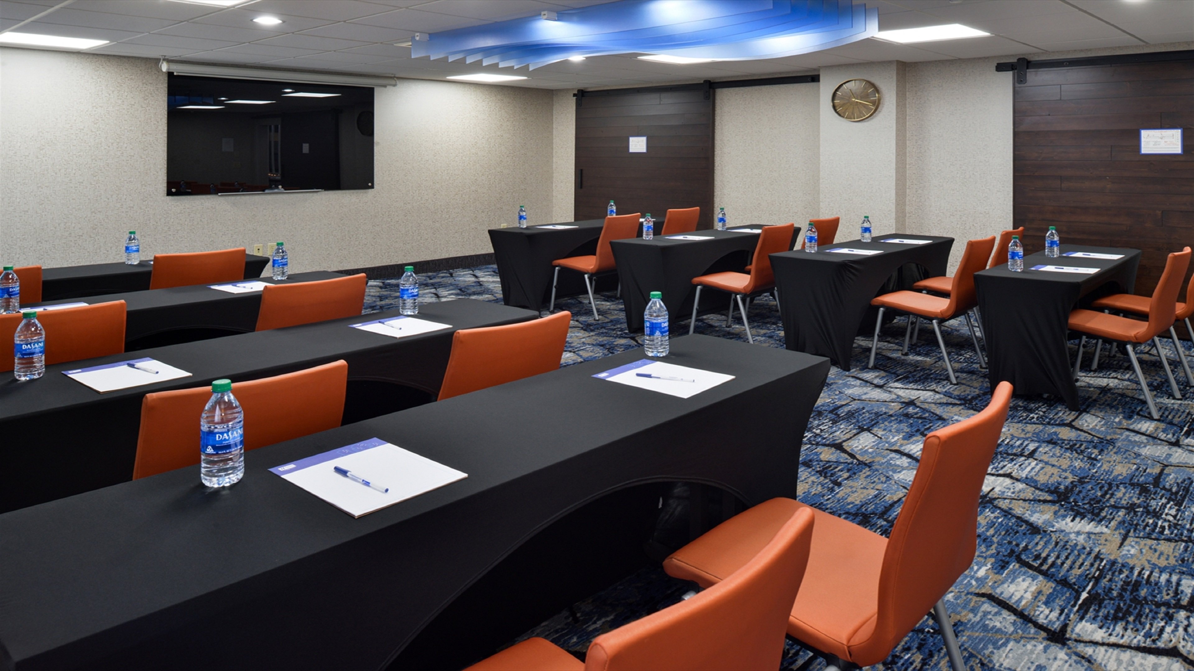 Holiday Inn Express Wixom 21/29