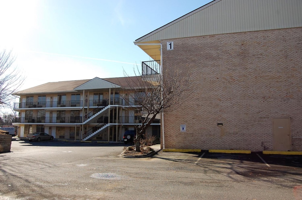 APM Inn & Suites 52/54