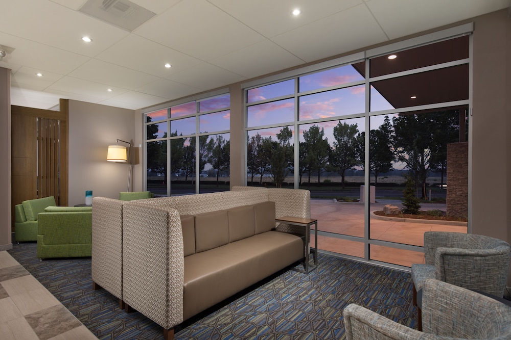 Holiday Inn Express Suites Portland Airport Cascade Stn 7/49