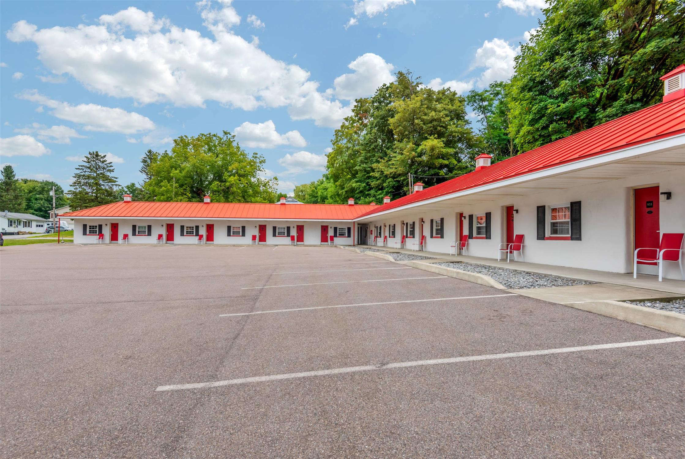 Econo Lodge Saint Albans 4/4