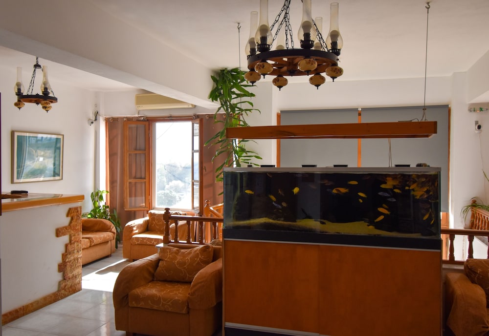 Kastro Hotel 2/100