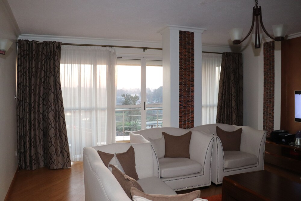 Lymack Suites 18/31