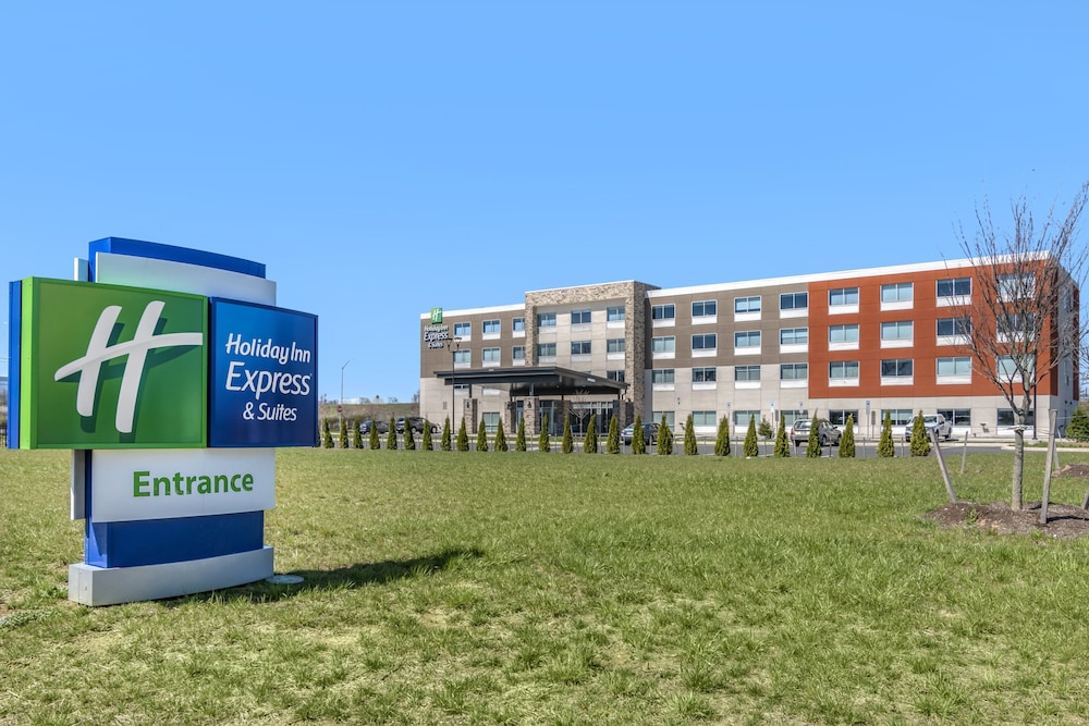 Holiday Inn Express And Suites Carlisle Southwest I-81 3/42