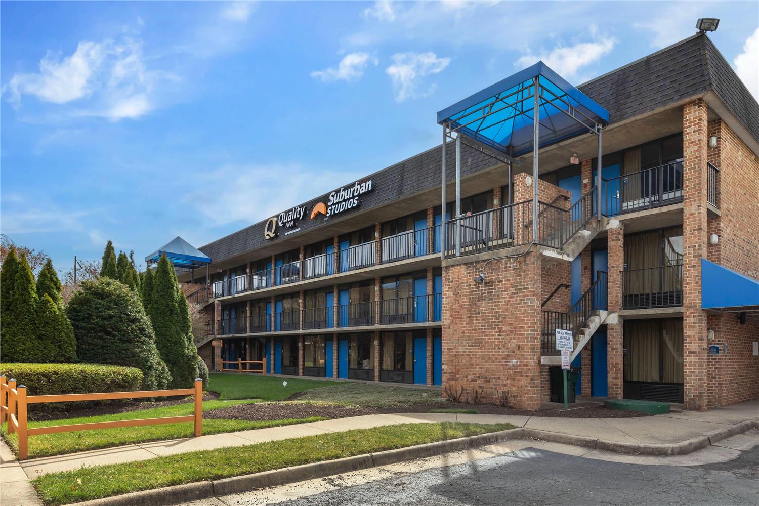 Suburban Studios Tysons Corner 19/22