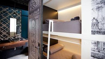 Standard, Twin Beds, Shared Bathroom