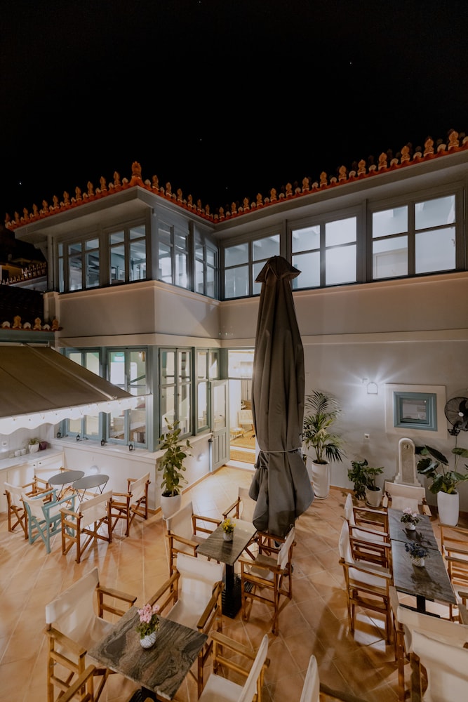 999 Luxury Hotel 6/53
