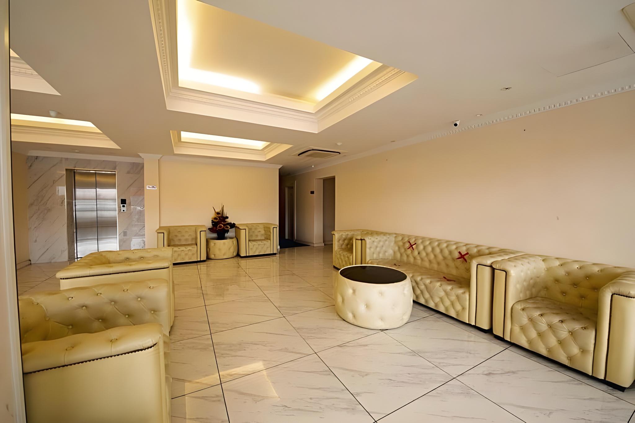 Ritzton Hotel 34/38