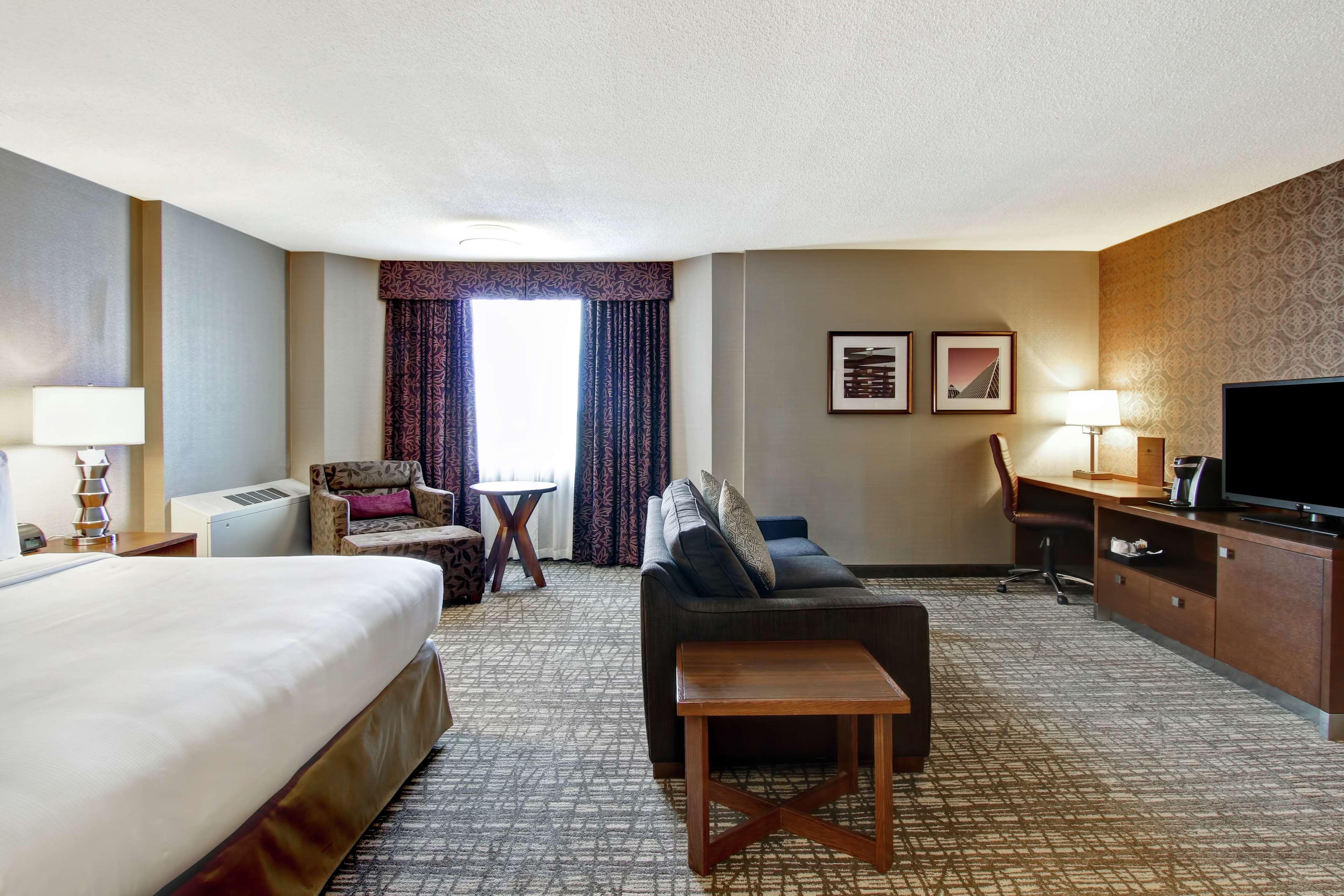 JUNIOR SUITE, KING BED, SOFA