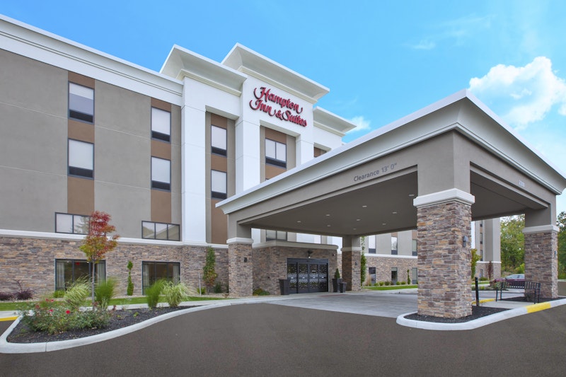 Hampton Inn Suites Cleveland Oakwood Village Oh 9/10