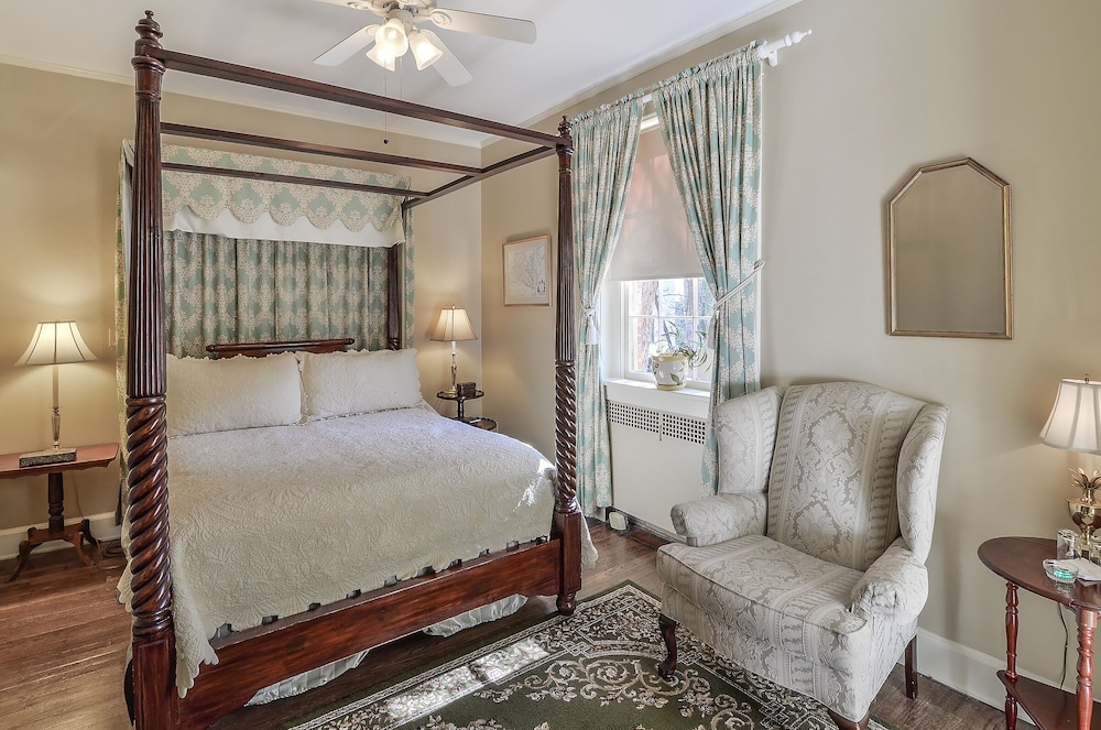Cedars of Williamsburg Bed & Breakfast 20/50