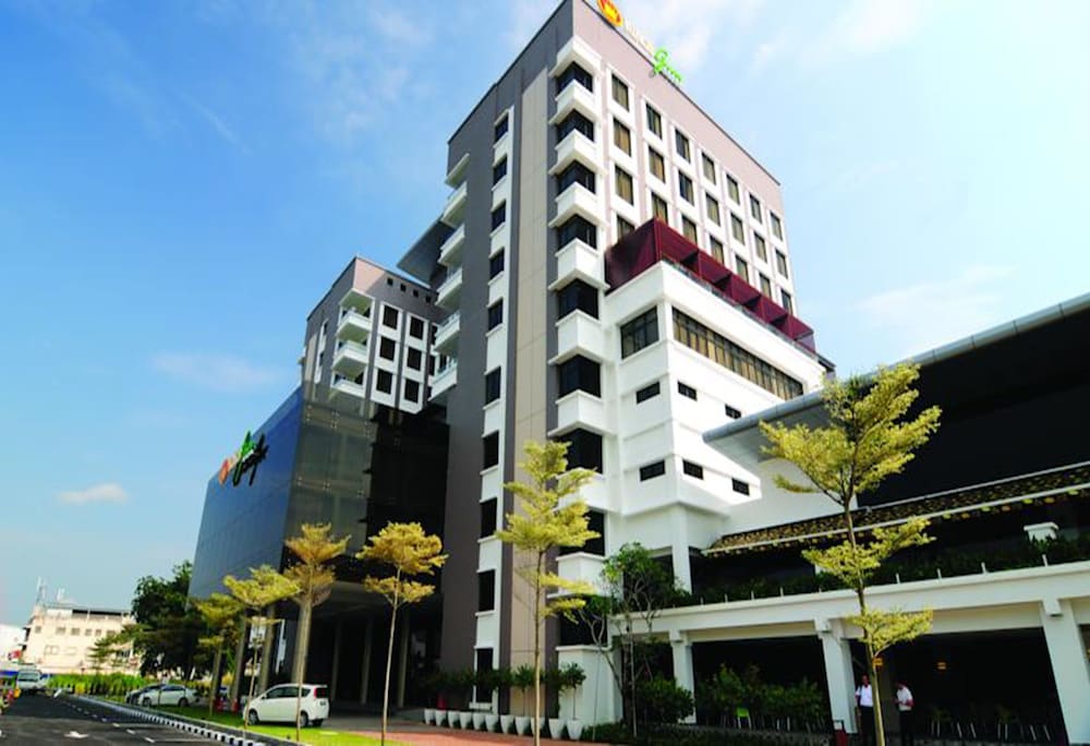 Kings Green Hotel 8/65