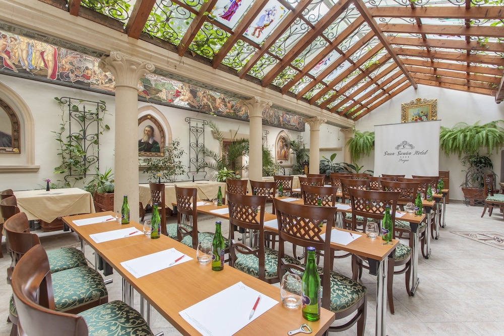 Green Garden Hotel 54/64