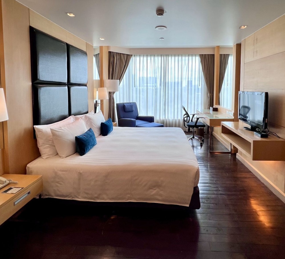 1 BEDROOM, PREMIUM, SUITE, CITY VIEW