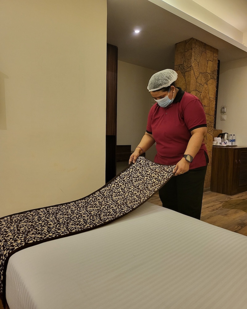 HOTEL MAHARANA INN 34/50
