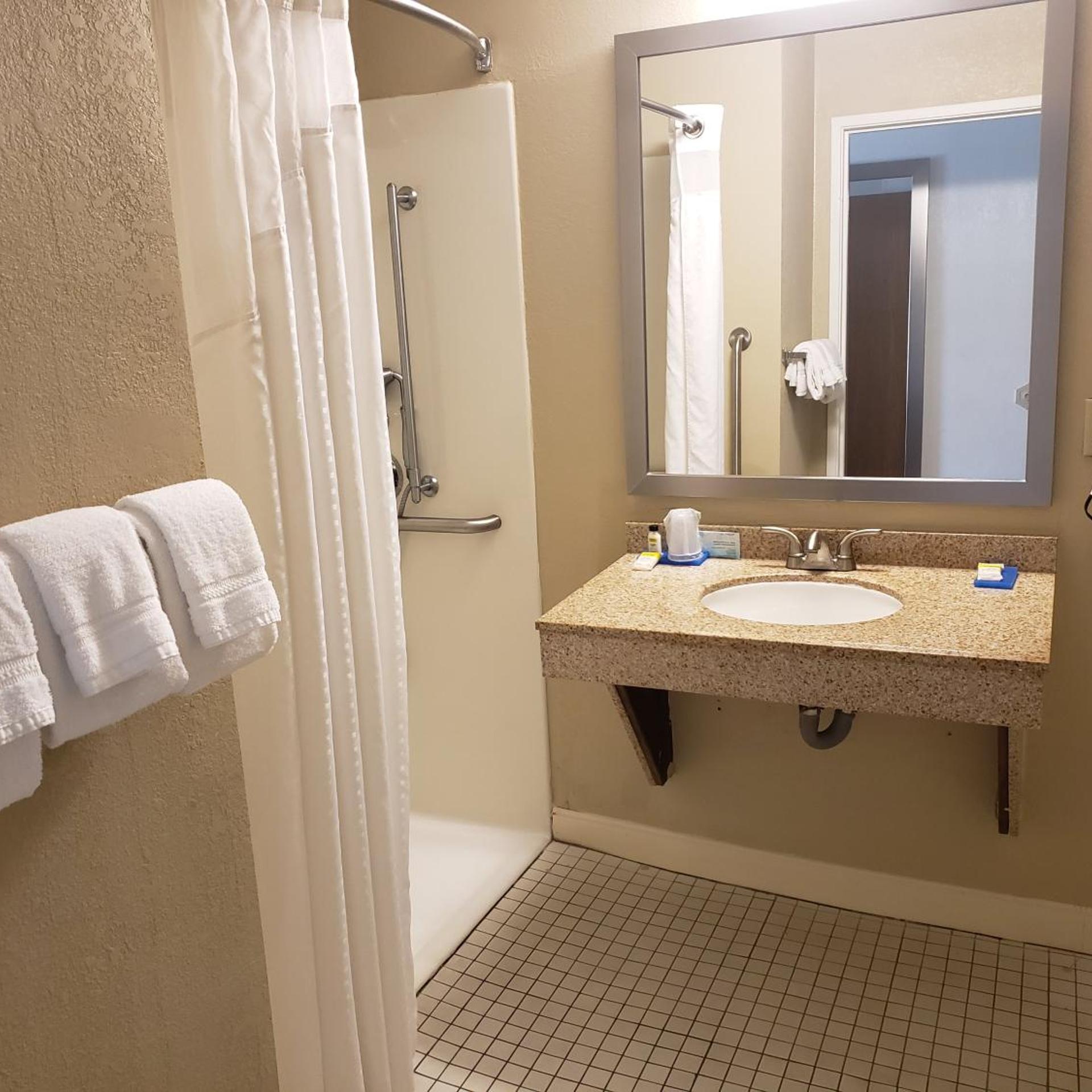 استوديو بسرير كوين لذوي الإعاقة، Holiday Inn Express Pittsburgh-North(Harmarville) 10/10