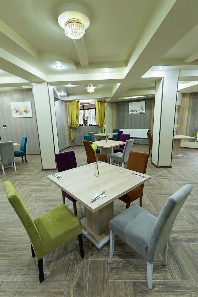 PRESTIGE BOUTIQUE HOTEL CRAIOVA 51/65