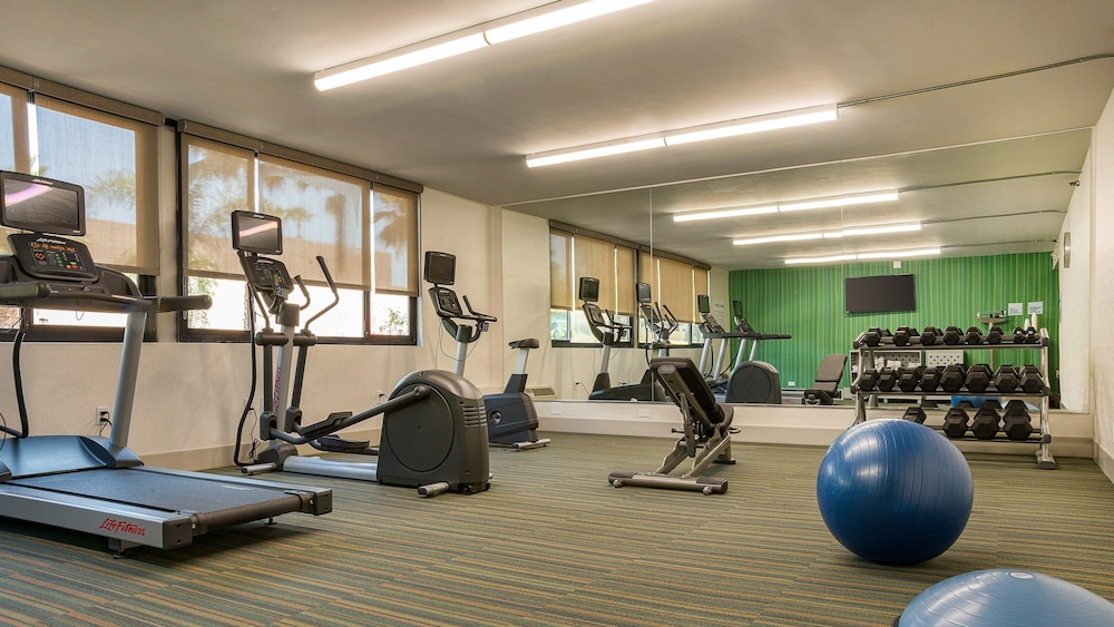 Holiday Inn Express Fullerton Anaheim 30/46