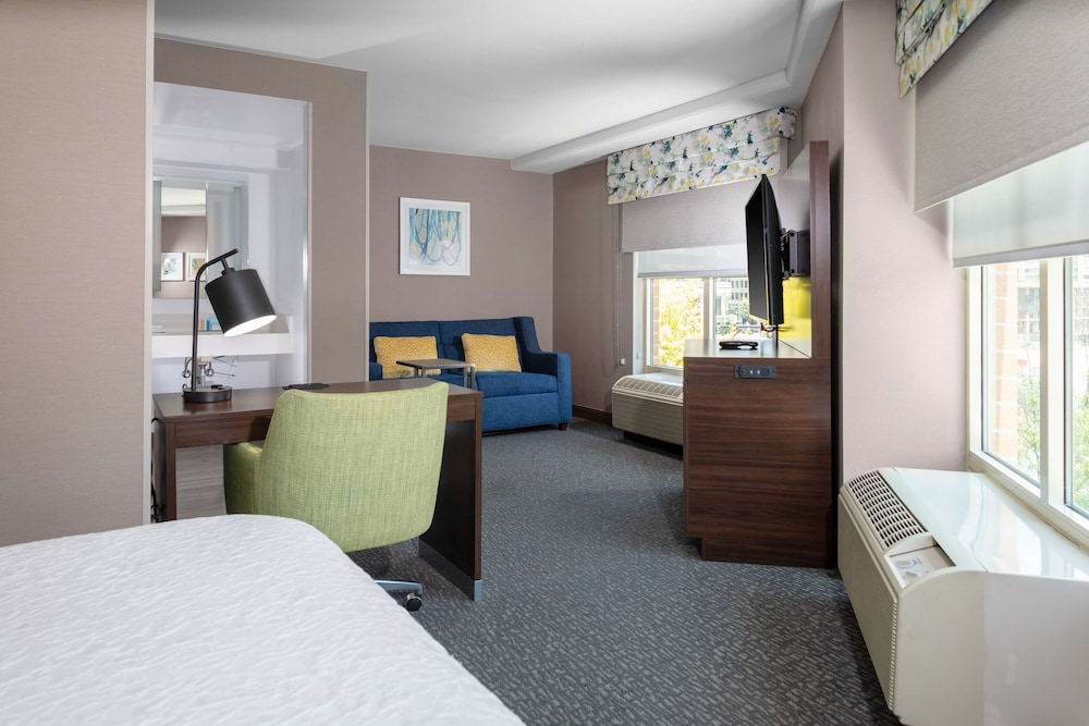 Hampton Inn & Suites Arlington Crystal City DCA 24/64