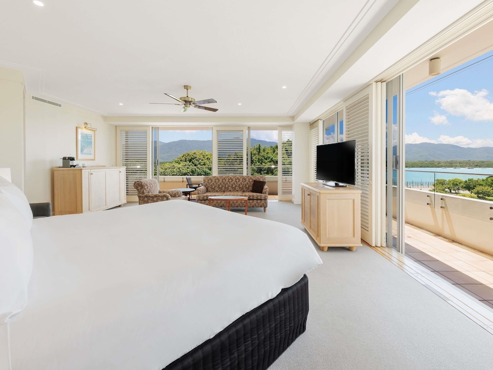 SPA, PREMIUM, JUNIOR SUITE, KING BED, WATER VIEW