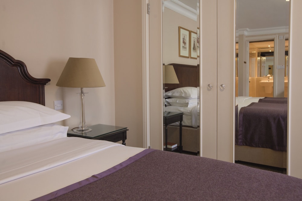 Macdonald Bear Hotel 20/70