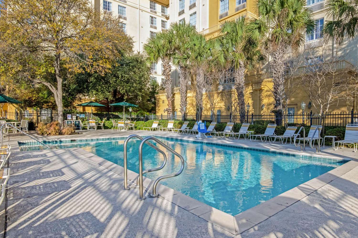 La Quinta Inn & Suites by Wyndham San Antonio Airport 59/63
