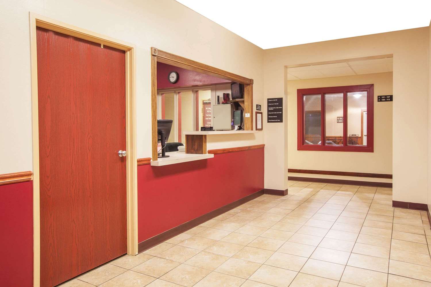 Super 8 by Wyndham Mason City 3/8