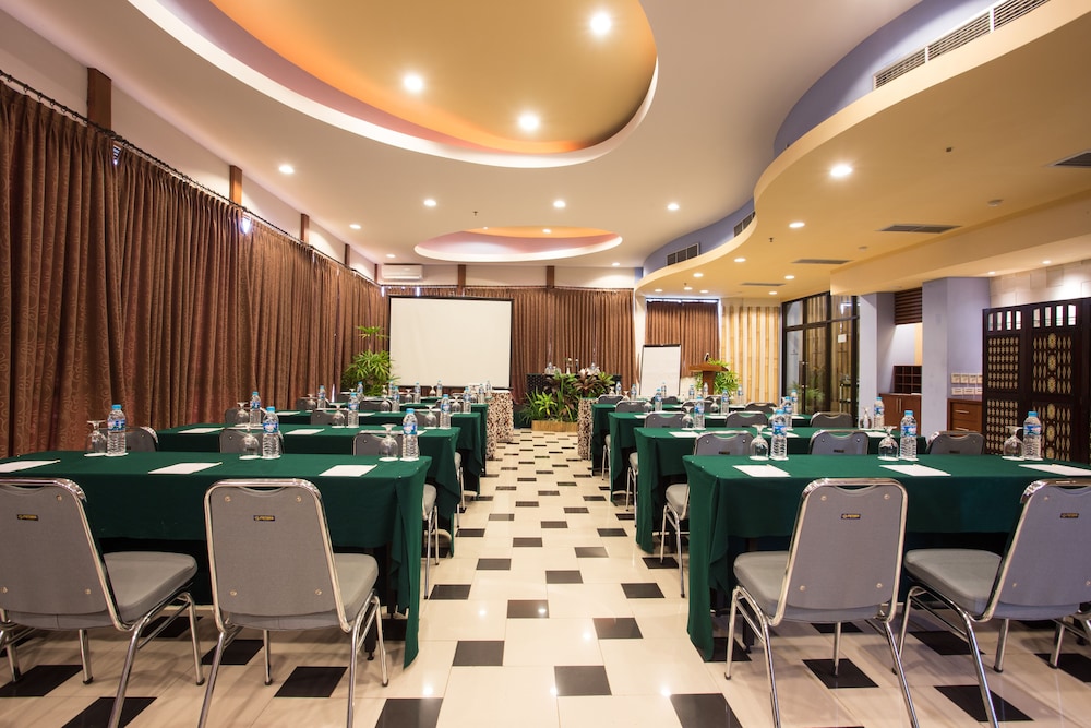 Bintang Flores Hotel 60/65