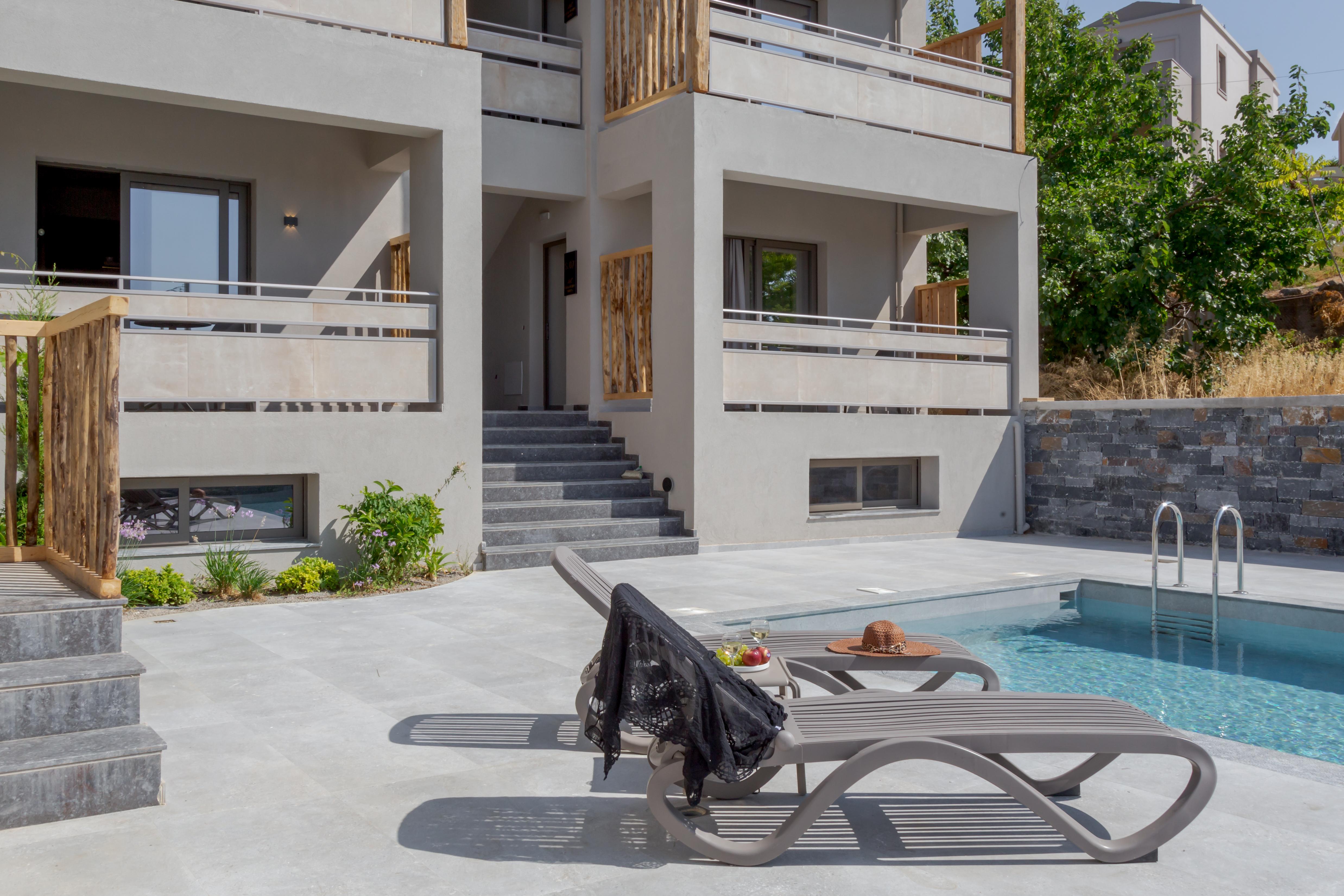 Casa D'Oro Suites 2/2