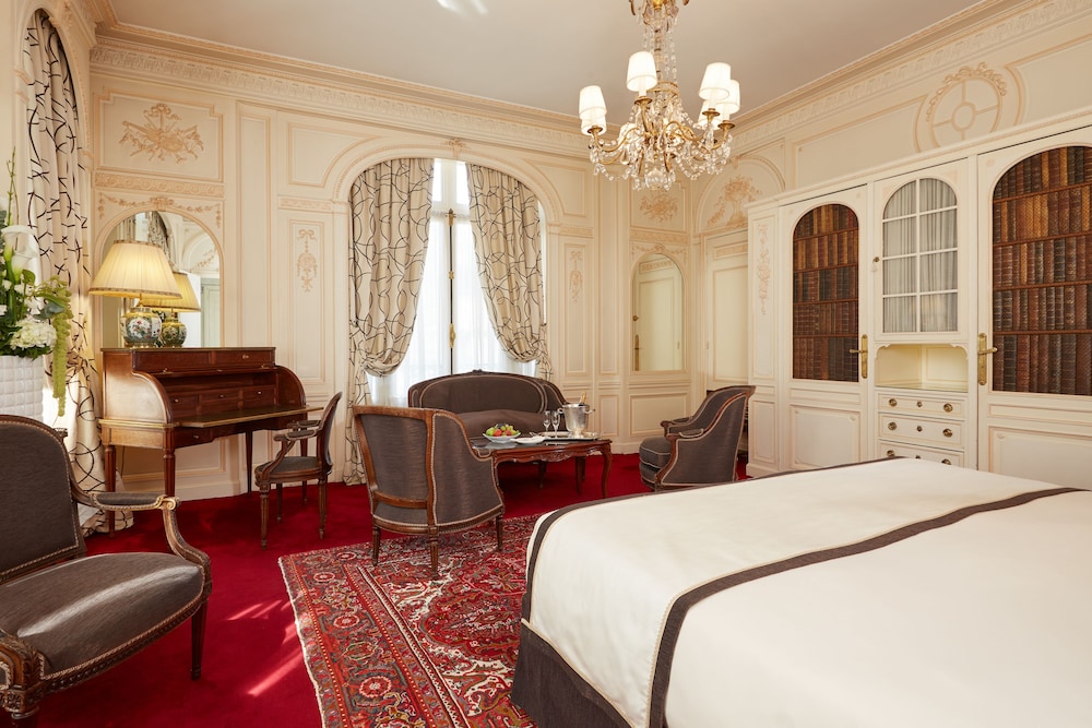 HOTEL RAPHAEL 26/80