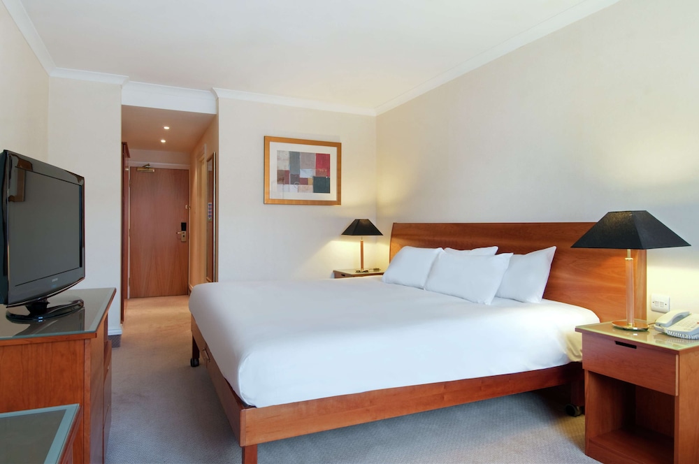 DOUBLETREE BY HILTON BRISTOL NORTH 10/47