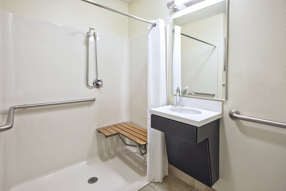 Candlewood Suites Indianapolis Airport 13/31