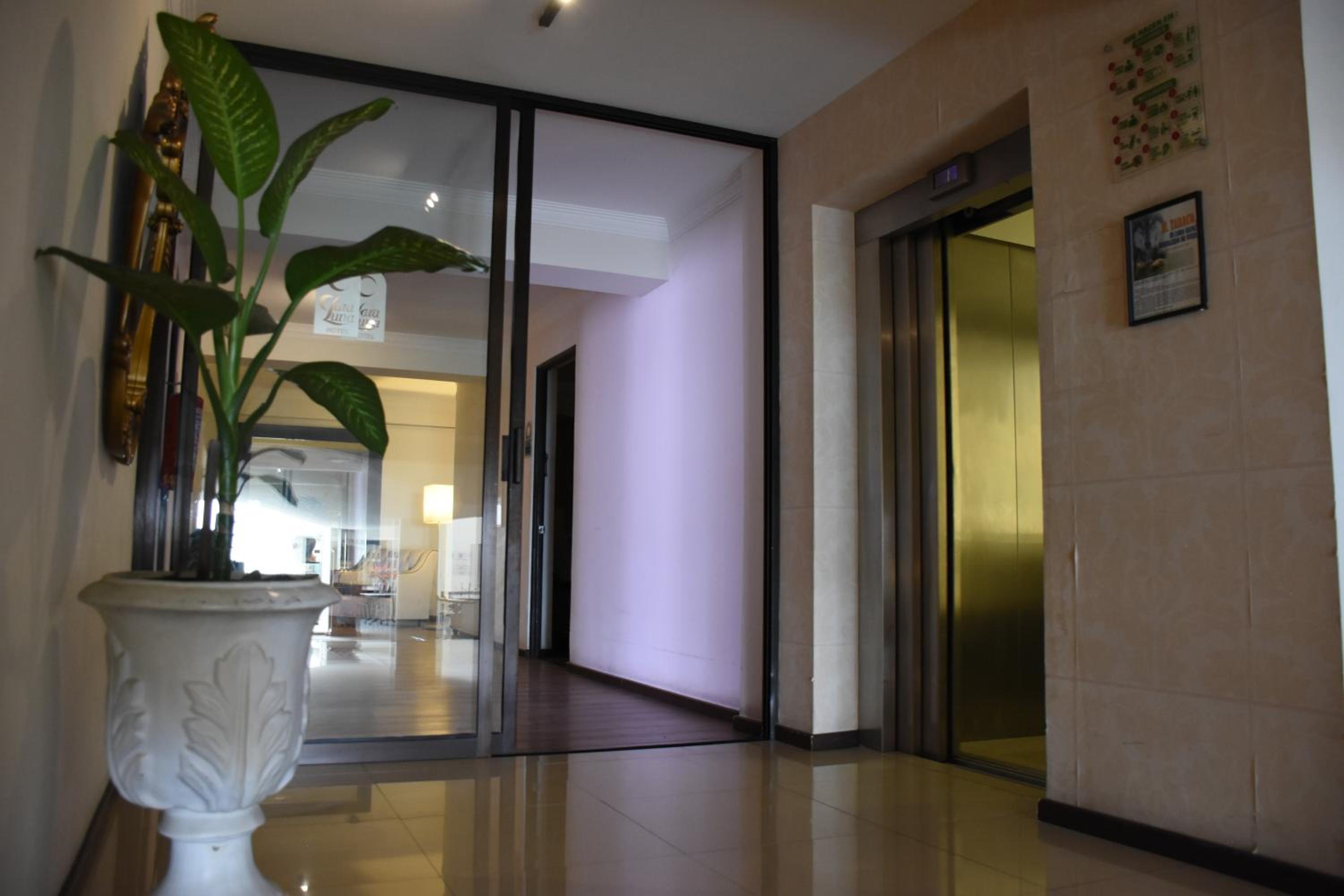 hotel clara luna