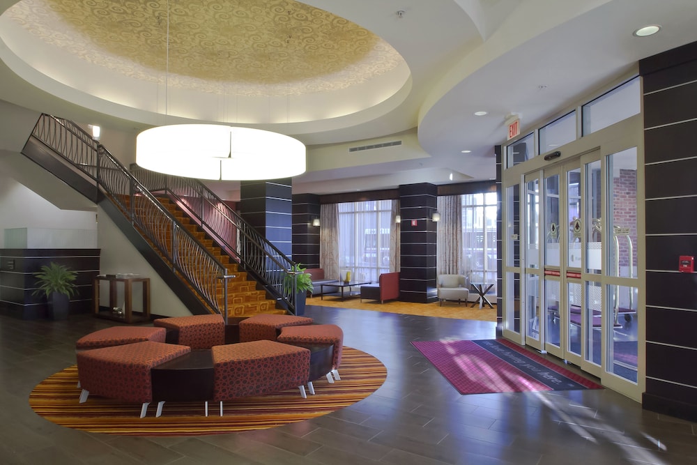 Hampton Inn Suites Columbus Downtown 42/59