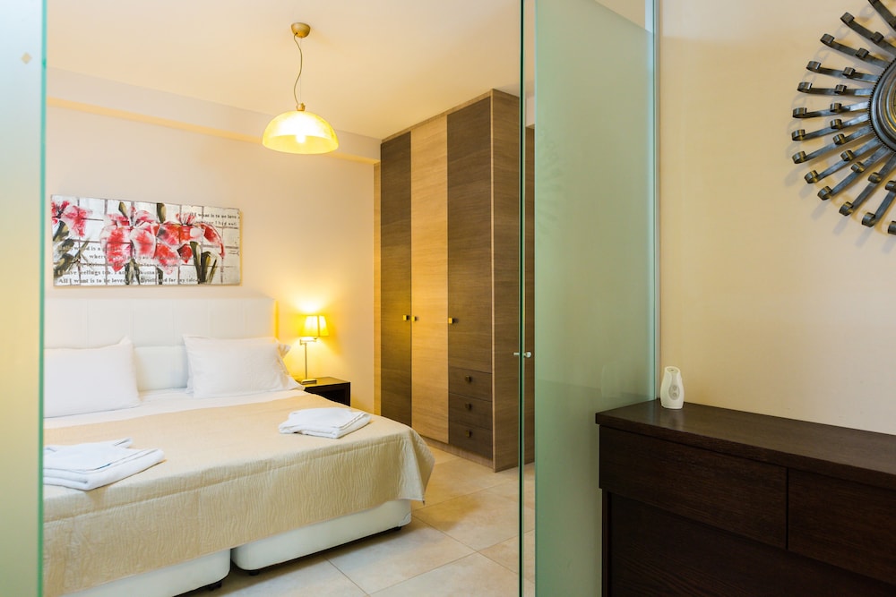 Pantheon Villas 24/78