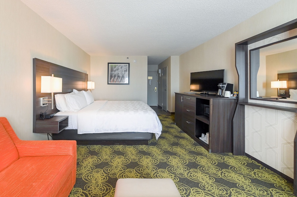 غرفة قياسية بسرير مزدوج، Holiday Inn Charlottesville-Univ Area 7/9