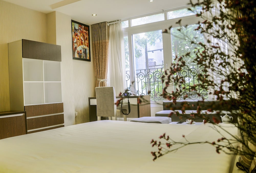Golden Queen Aparthotel 55/63