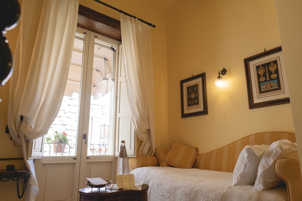 BASIC, SINGLE, TWIN BEDS