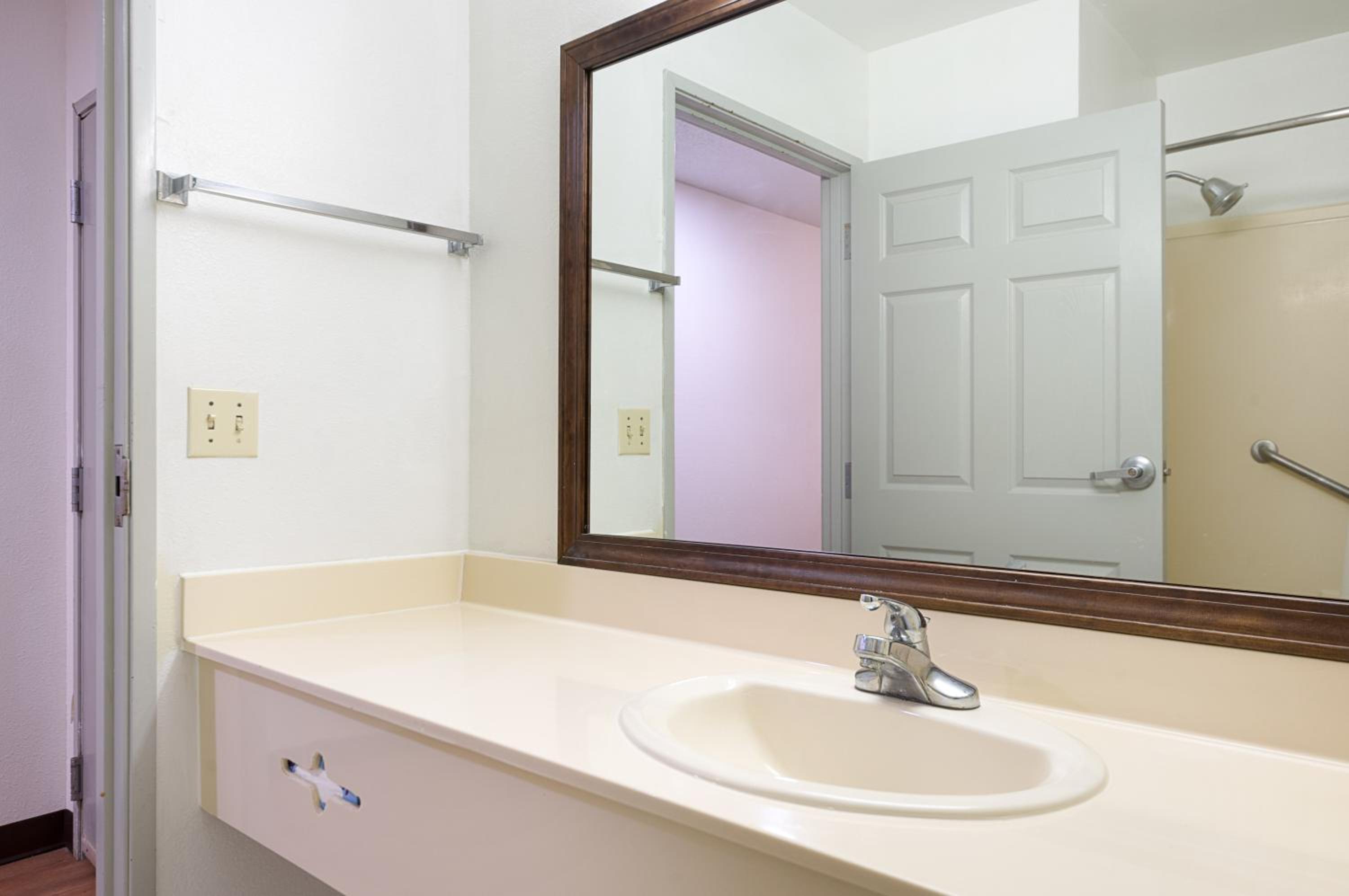 غرفة بسريرين كوين للمدخنين، Motel6 New Iberia, LA 9/10